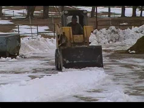 Gehl 3635 plowing snow 